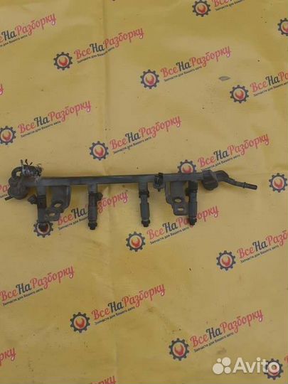 Рампа (топливная рейка) Mazda 323 Bj седан 1.5