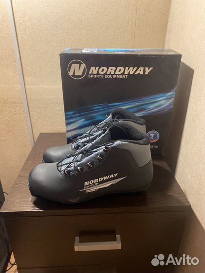 Лыжные ботинки 