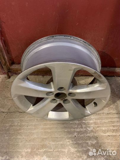 Литые диски r17 на toyota rav4 14года оригинал