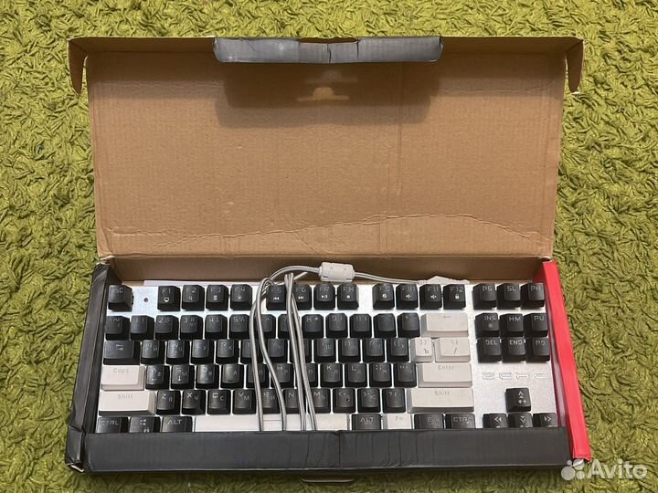 Механическая клавиатура на синих свичах