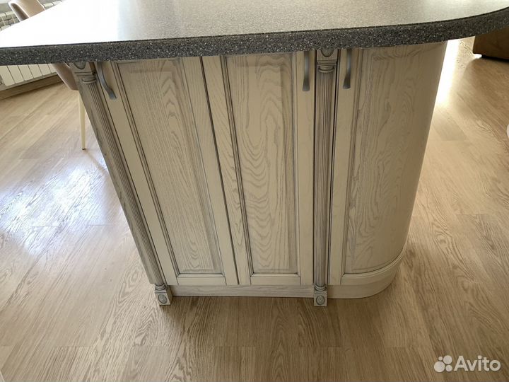 Островок-барный столик