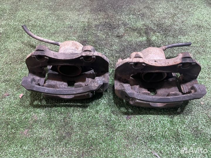 Передние суппорта nissan cefiro А33 maxima