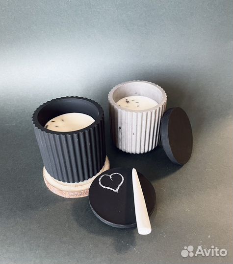 Свечи из натурального воска в черном цвте