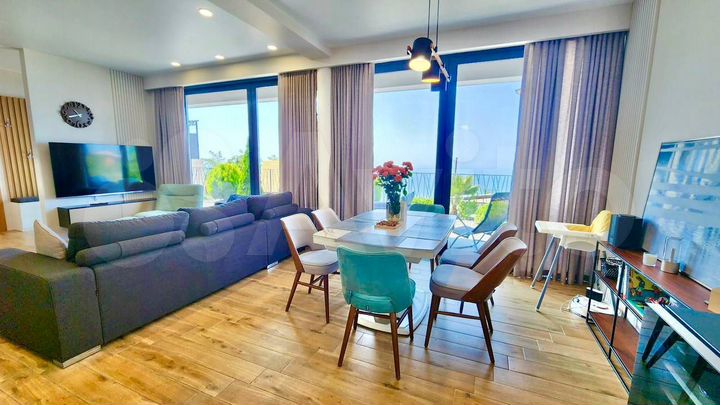 Коттедж 220 м² на участке 4,5 сот.