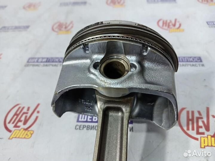 Поршень правый правый Cadillac Escalade