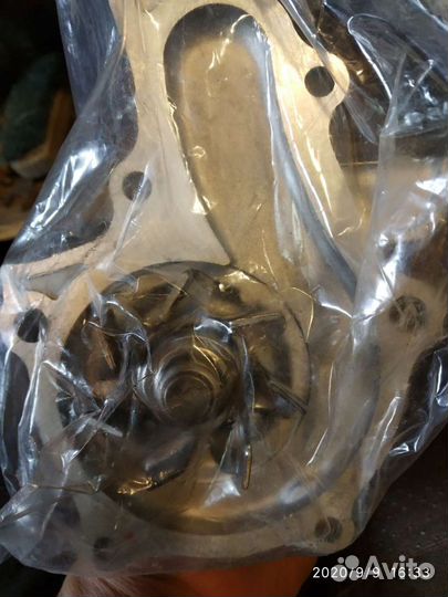 Помпа на Тойота новый