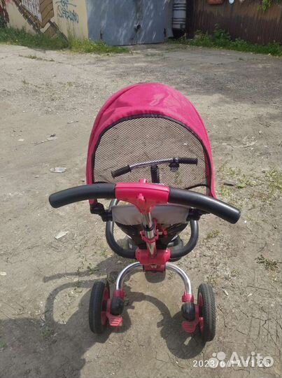 Детский трехколесный велосипед с ручкой