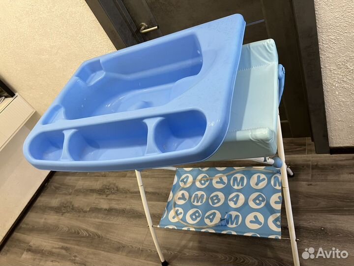 Детская ванночка для купания с пеленальным стол