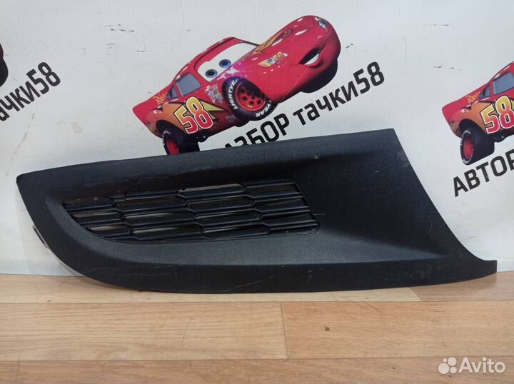 Заглушка (решетка) бампера переднего правая