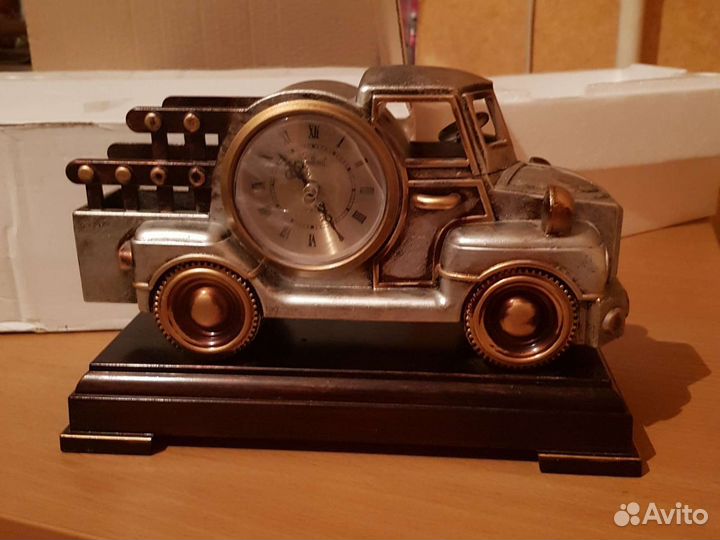 Часы машина