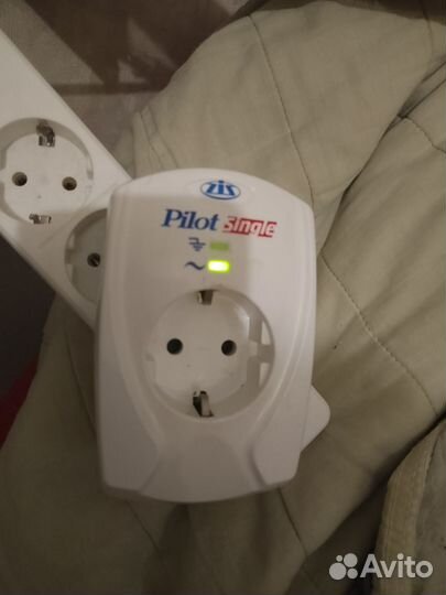 Сетевой фильтр/ Реле напряжения Pilot Single