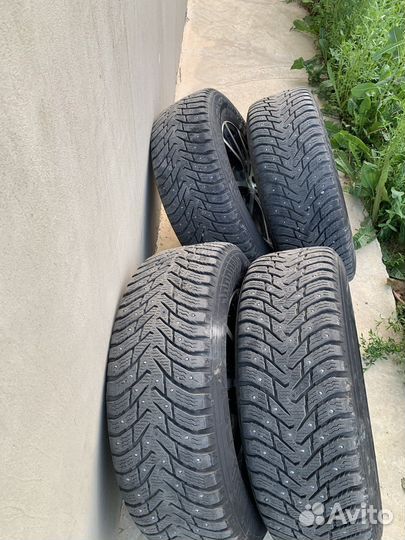 Nokian Tyres Hakkapeliitta 8 SUV 235/65 R17