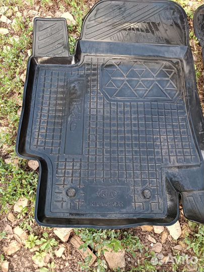 Автомобильные коврики резиновые