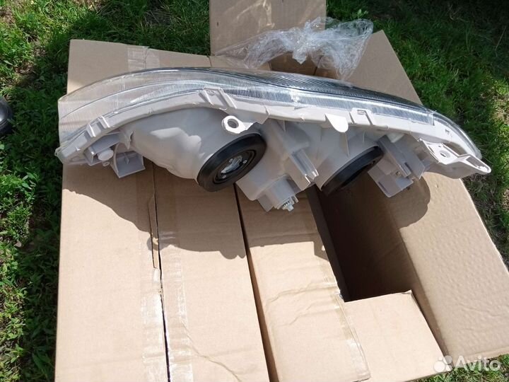 Фара передние Toyota Corolla