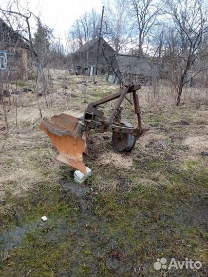 Плуг трехкорпусный