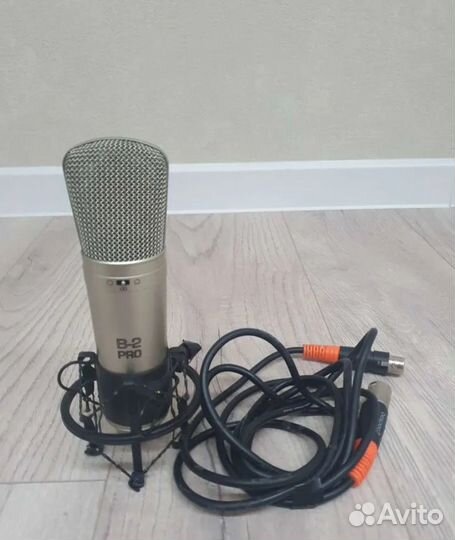 Студийный микрофон Behringer B2 Pro