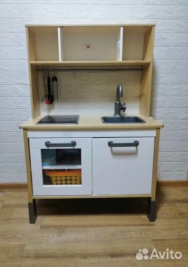 Кухня икея, мольберт и игрушки