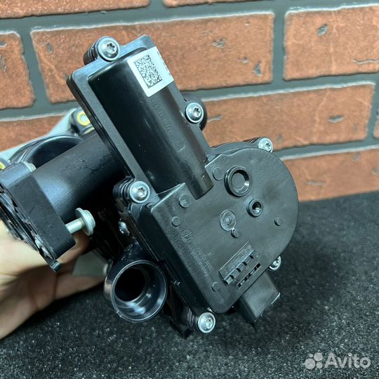 Термостат в сборе с помпой VAG