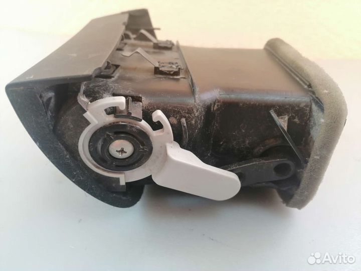 Дефлектор воздушный правый Honda Accord 8