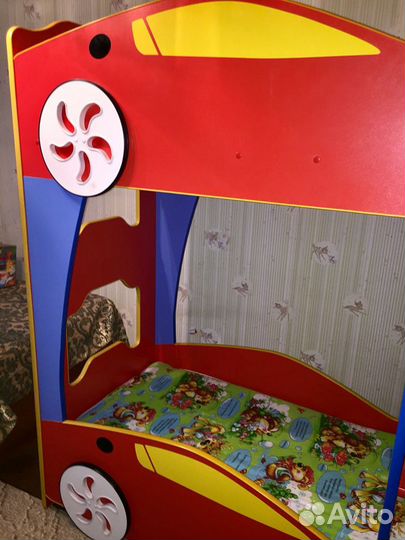 Двухъярусная детская кровать с матрасами