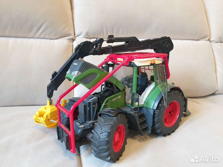 Трактор Bruder Fendt 936 Vario