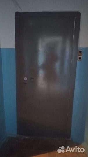 Дверь входная металлическая б/у