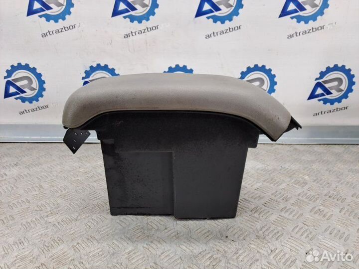 Подлокотник Chevrolet Blazer 4.3 L35 180 Л.С 1998