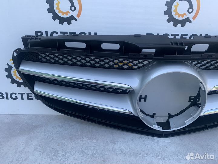 Решетка радиатора Mercedes A2128851022