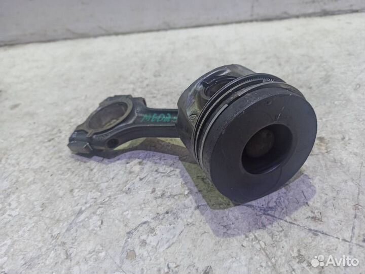 Поршень с шатуном Мерседес