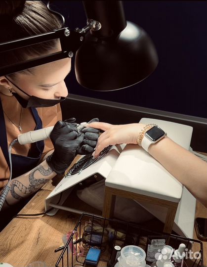 Маникюр левый берег. Салон