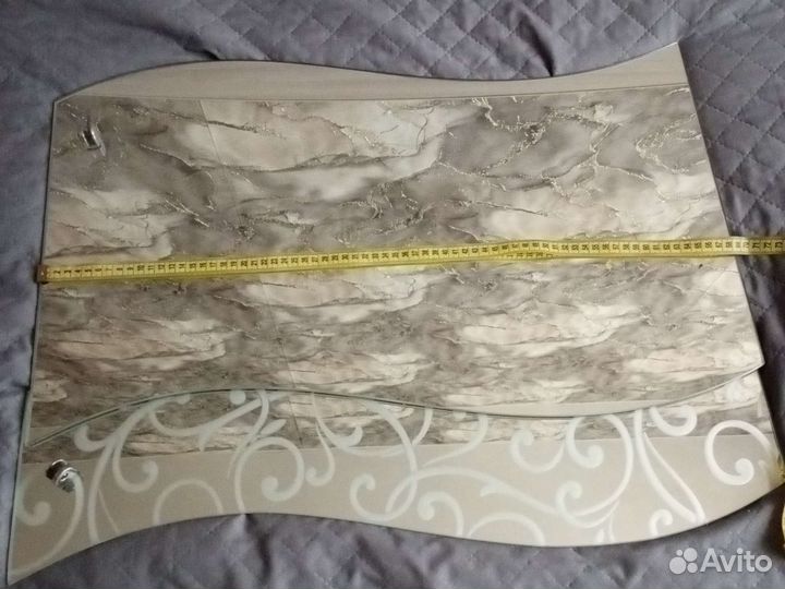 Зеркало с полочкой