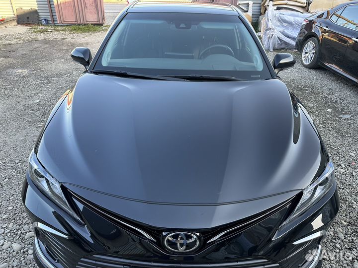 Камри v75 детали оринал под цвет от китайской