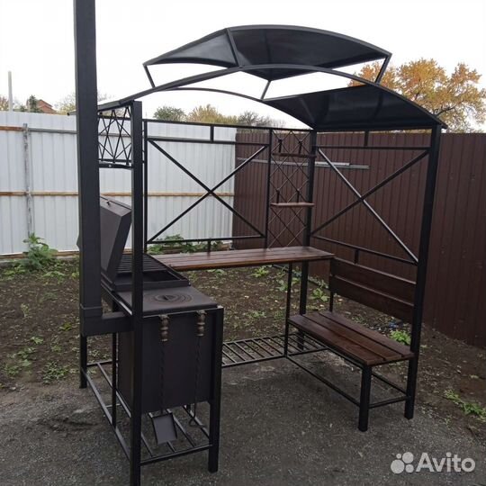 Мангальная зона под крышей