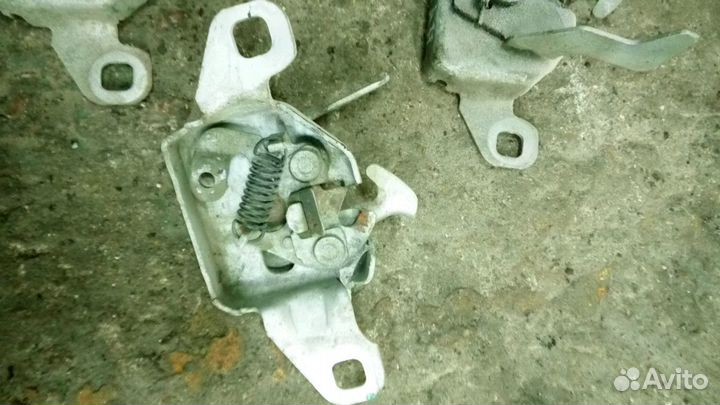 Рено логан замки капота