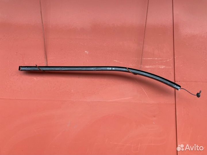 Направляющая сдвижной двери верхняя правая Vw