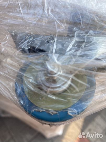 Кроватка для новорожденных с маятником