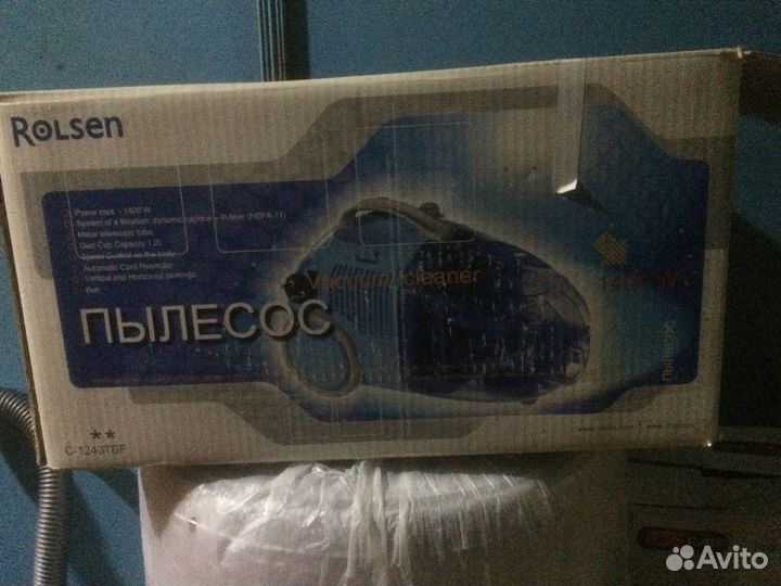 Пылесос Ролсен . 1400 Вт