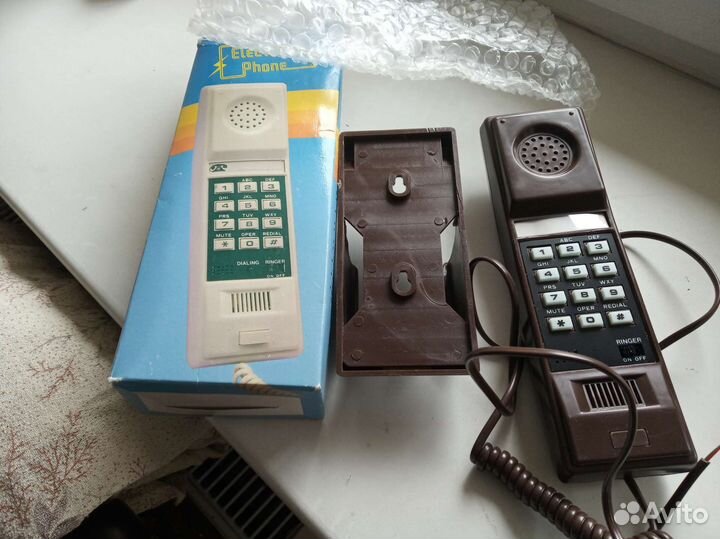 Настенный кнопочный телефон
