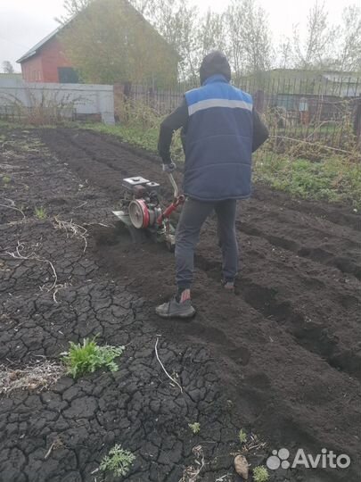 Вспашка земли мотоблоком