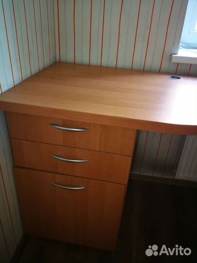 Стол для двоих с боковыми ящиками