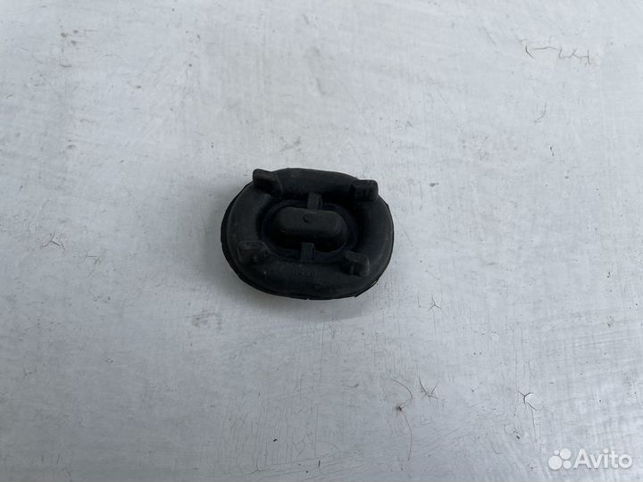 Кронштейн глушителя для Mercedes W124