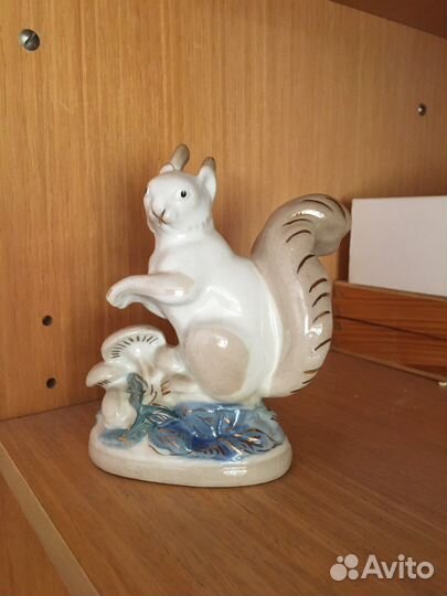 Статуэтка- белочка с грибами. СССР