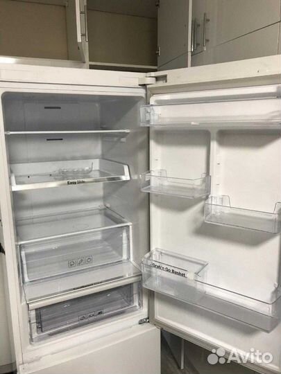 Холодильник samsung. No Frost