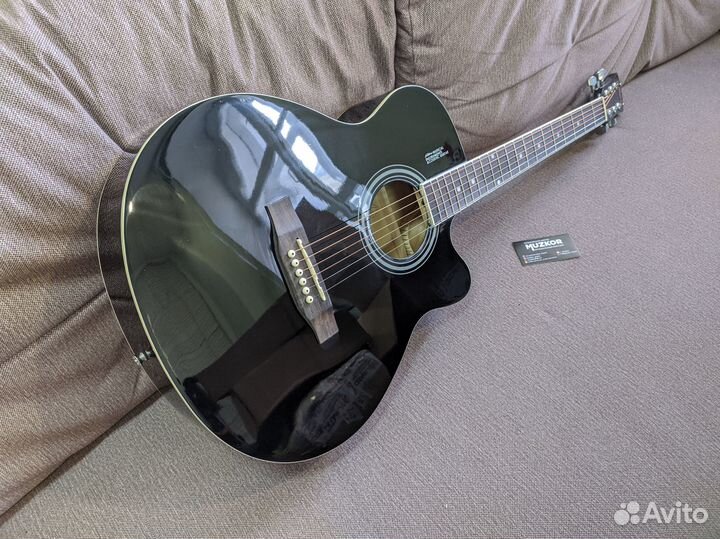Гитара с чехлом