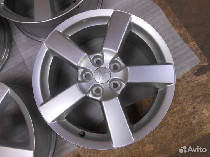 4 диска R18 Mitsubishi оригинал