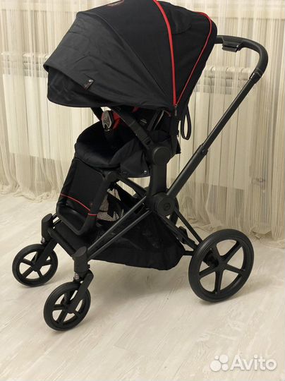 Cybex Priam III в расцветке Ferrari