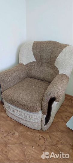 Диваны и кресло бу