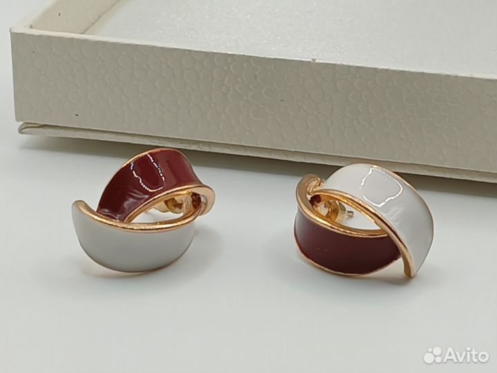 Стильные серьги