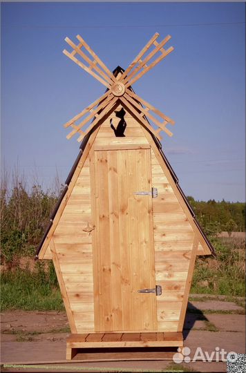 Уличный туалет деревянный KEY675