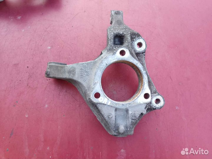 Кулак передний Opel Astra J